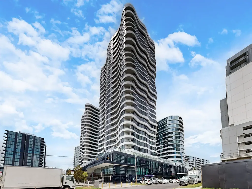 SPACIOUS OPEN PLAN LIVING IN PRIME LOCATION