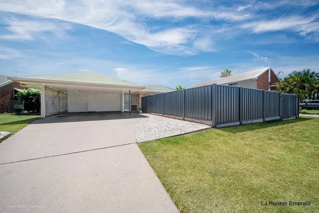 Emerald 4ਬੈੱਡਰੂਮ Tucked Away in a Quiet Street - Perfect Family Home!