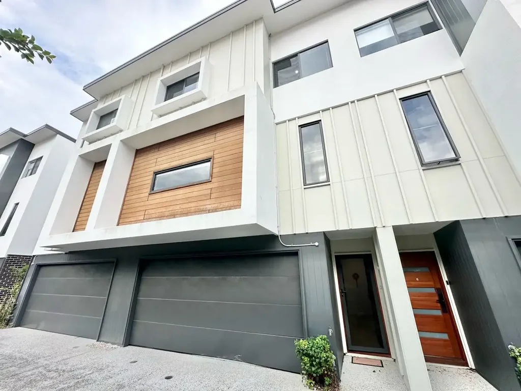 Spacious 4-Bedroom, 3-Storey Townhouse in Central Southport