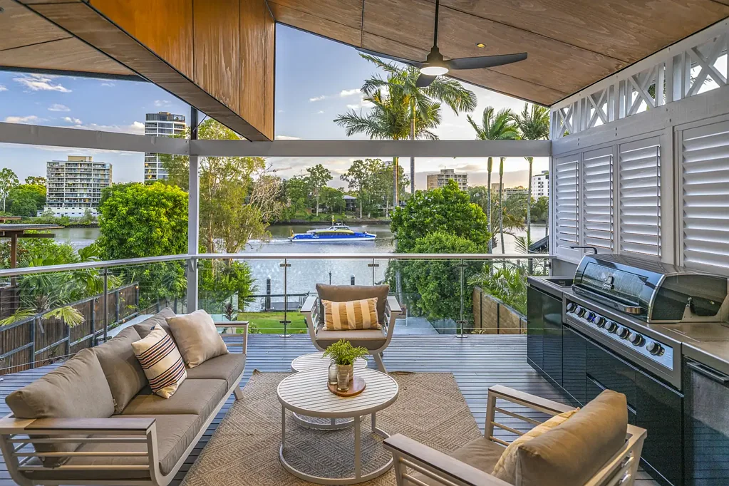 West End 5chambre West End Riverfront on 835m2 - Exceptional Opportunity