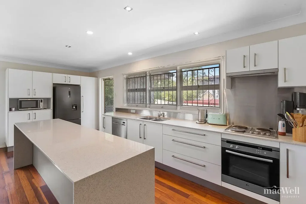 2 Bedroom, Furnished Unit in Greenslopes