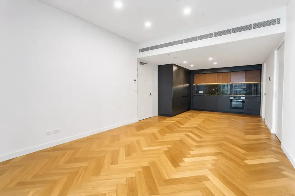 Luxury 1 Bedroom + Study in Heart of CBD!!!