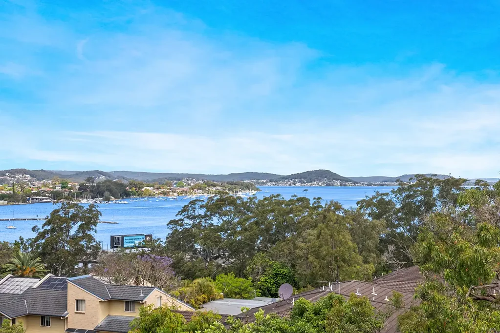 Gosford 2ਬੈੱਡਰੂਮ Elevated Waterfront Living with Sweeping Brisbane Water Views