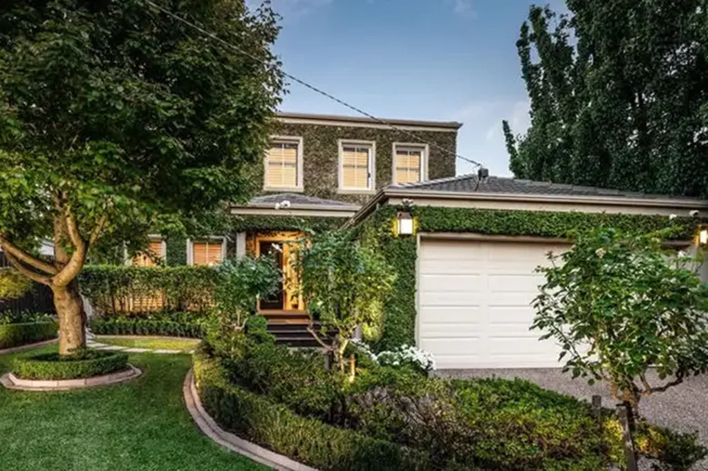 Conveniently Zoned Premium Residence with Access to Excellent Schools and Amenities