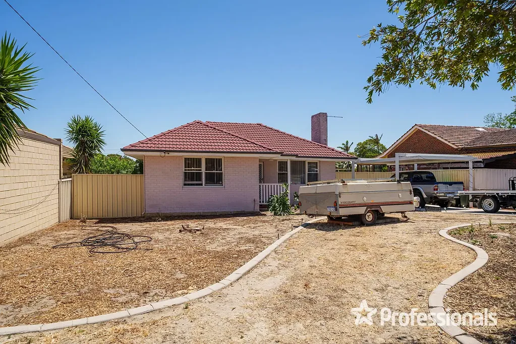 3 x 1 in Great location!