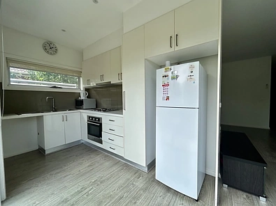 Semi-Furnished Apartment in Prime Clayton Location