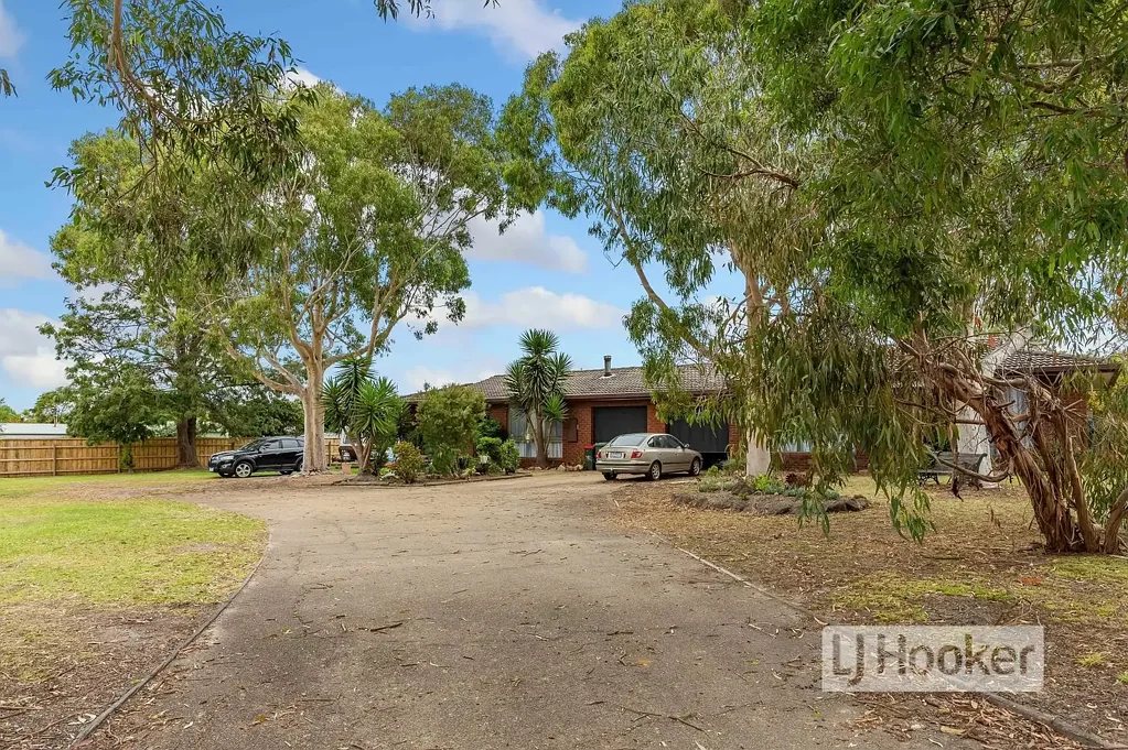 Unit 1 & 2/13 White Court, Eagle Point, VIC 3878