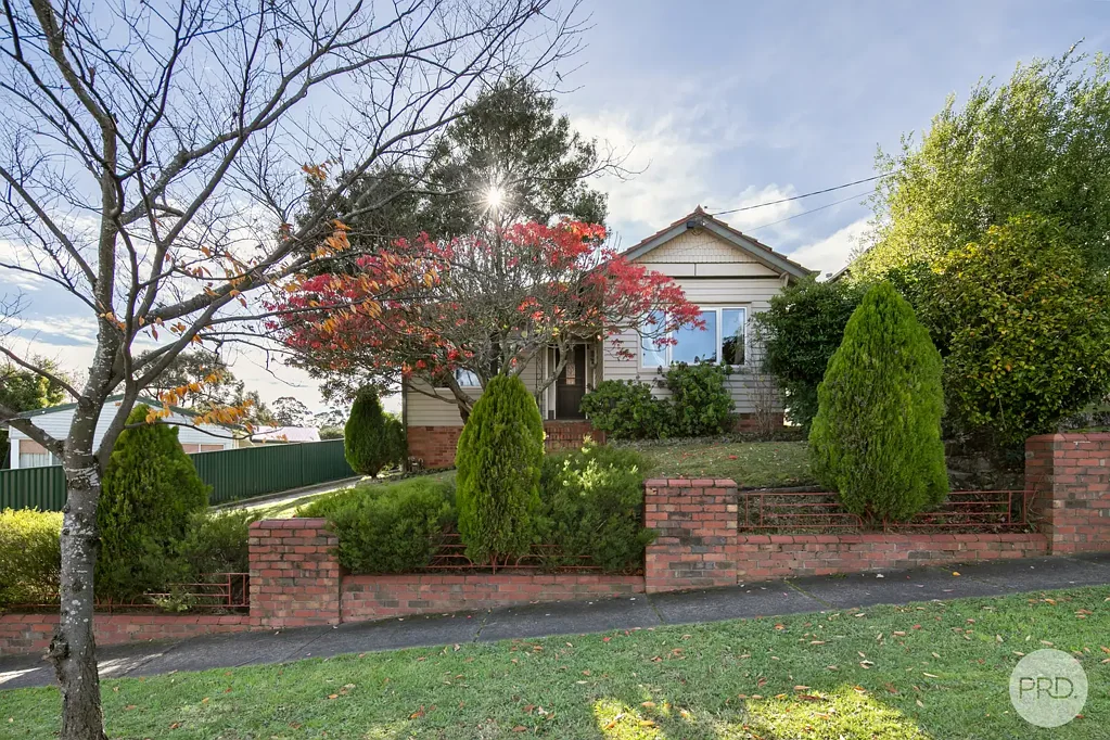 Golden Point 3침실 Character Filled Weatherboard Home In Prime Elevated Position