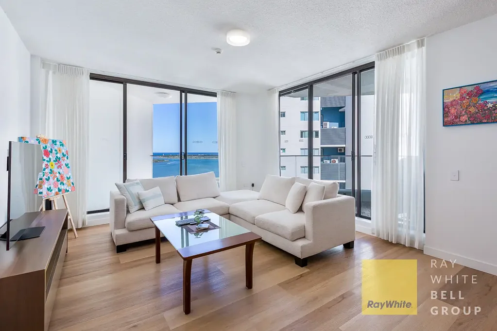 Bright 2-Bed Apartment with Stunning Broadwater Views - Unfurnished