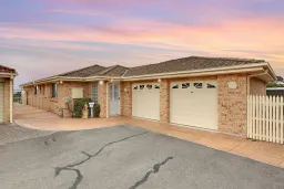 24 SANDERSON RD, Kanahooka