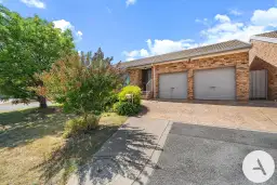 13 Davitt Close, Isaacs