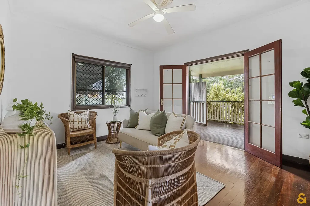 Wynnum West 4Phòng ngủ Two Separate Homes on 916m² - Perfect for Multi-Generational Living - Overlooking Golf Course