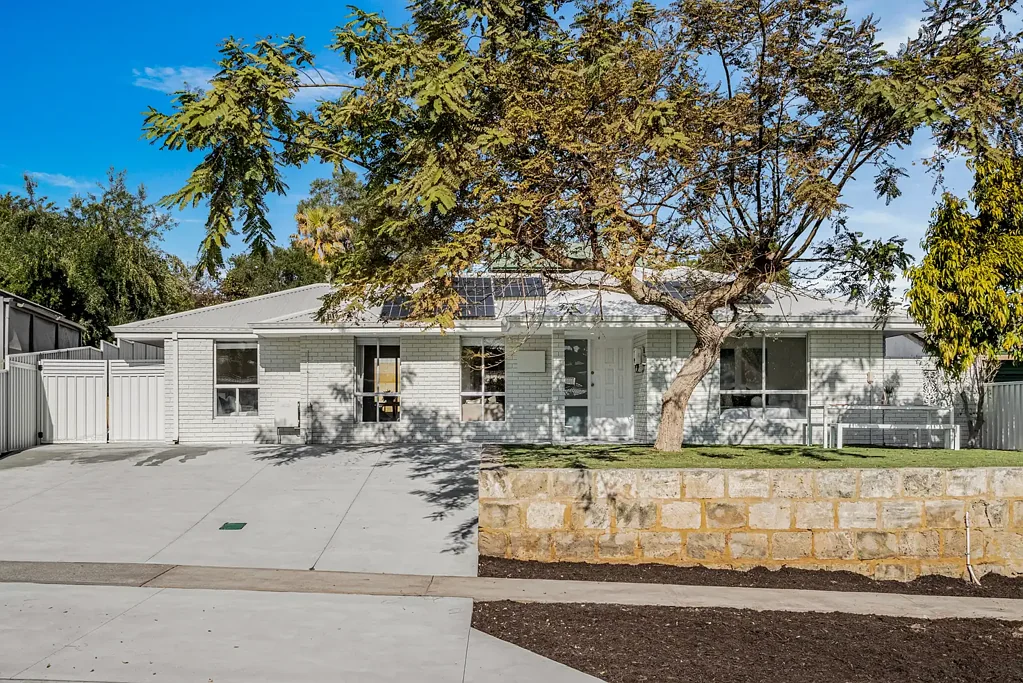 Heathridge 4ਬੈੱਡਰੂਮ The One You've Been Waiting For - Fully Renovated and Ready to Enjoy!