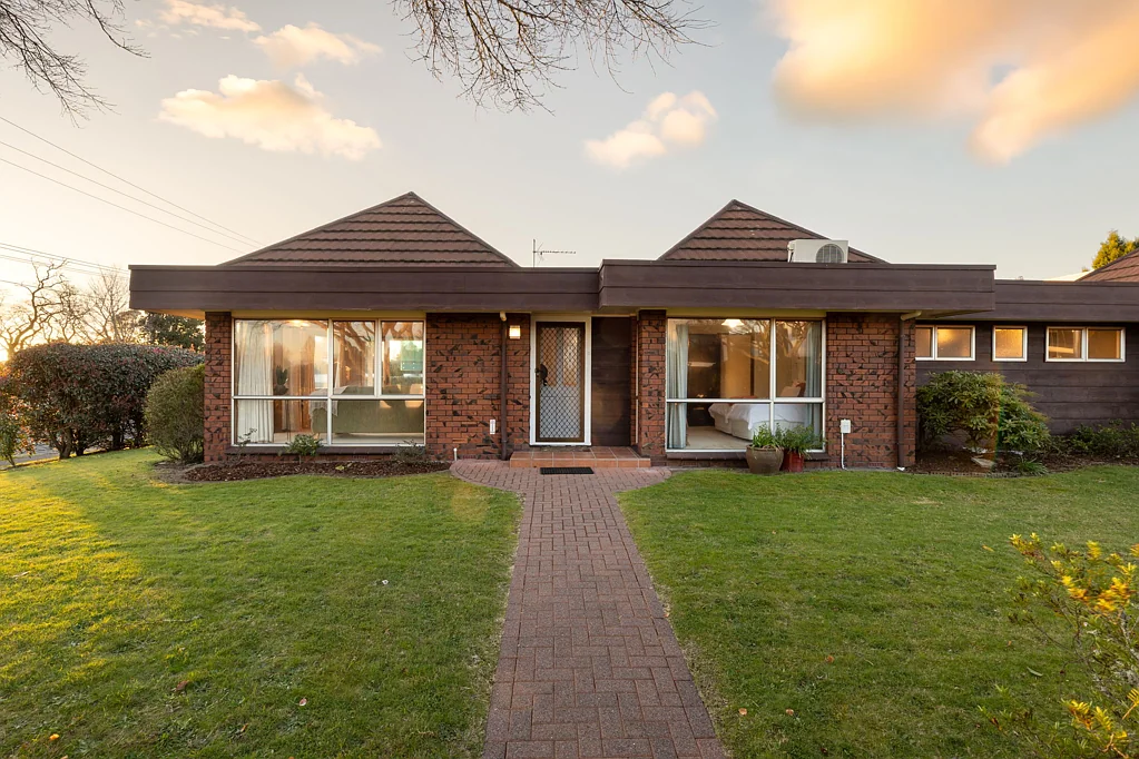 Queenwood 3房  Blue-Chip Queenwood - Exceptional Value!