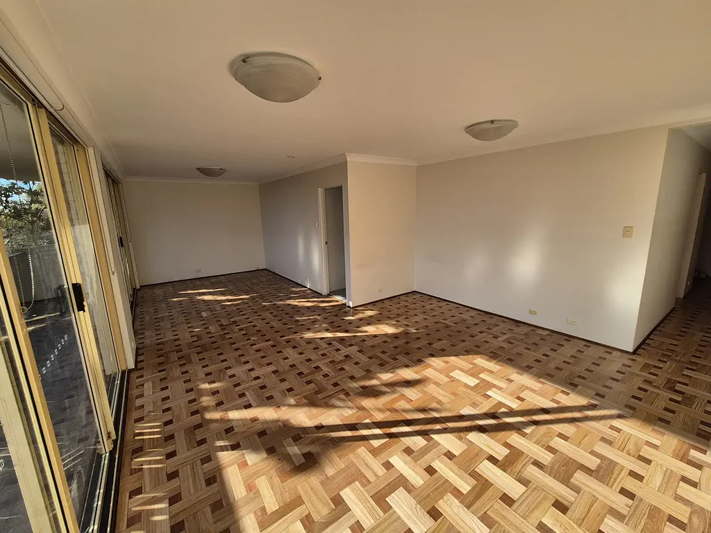 Large 3 bedroom apartment in a security building close to Bondi Beach and Bondi Junction