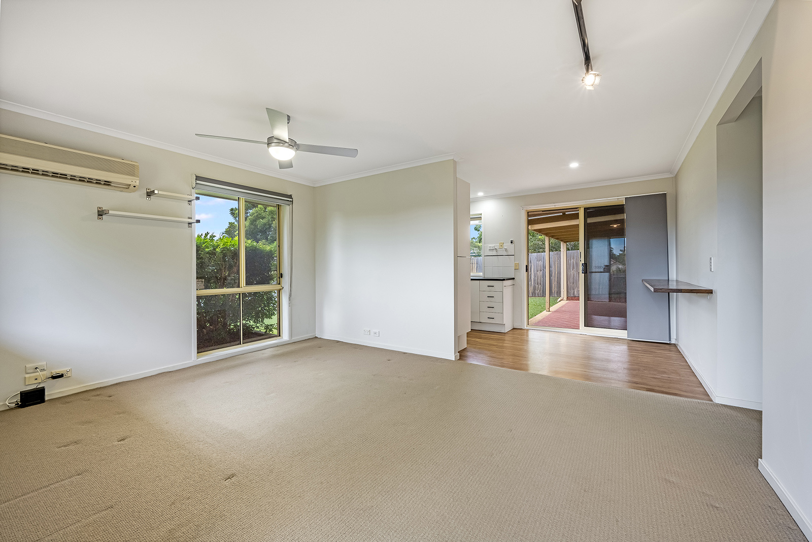 15 THISTLE ST, REGENTS PARK QLD 4118, 0 غرف, 0 حمامات, House