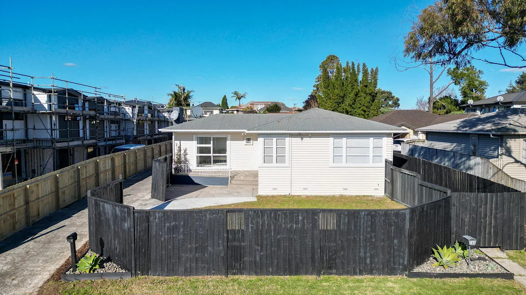 Papatoetoe 3Phòng ngủ Renovated to Impress - Move Straight In!