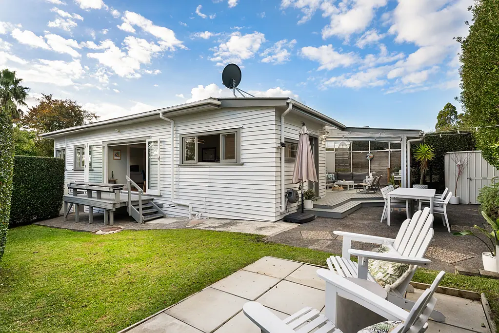 Westmere 3房  Sunny, Modern Bungalow is Move-In Ready