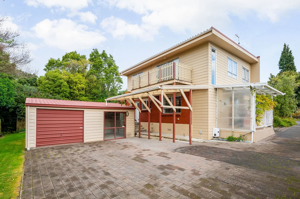 Melville 3chambre Generous Living, Gully Outlook & Surprising Value
