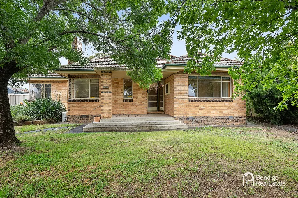 Golden Square 3ਬੈੱਡਰੂਮ Character Home With Endless Possibilities.