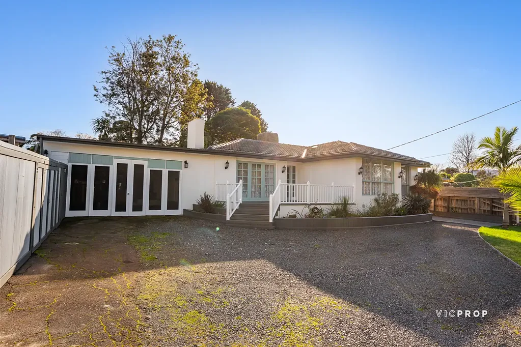 Spacious Family Home in a Prime Knoxfield Location