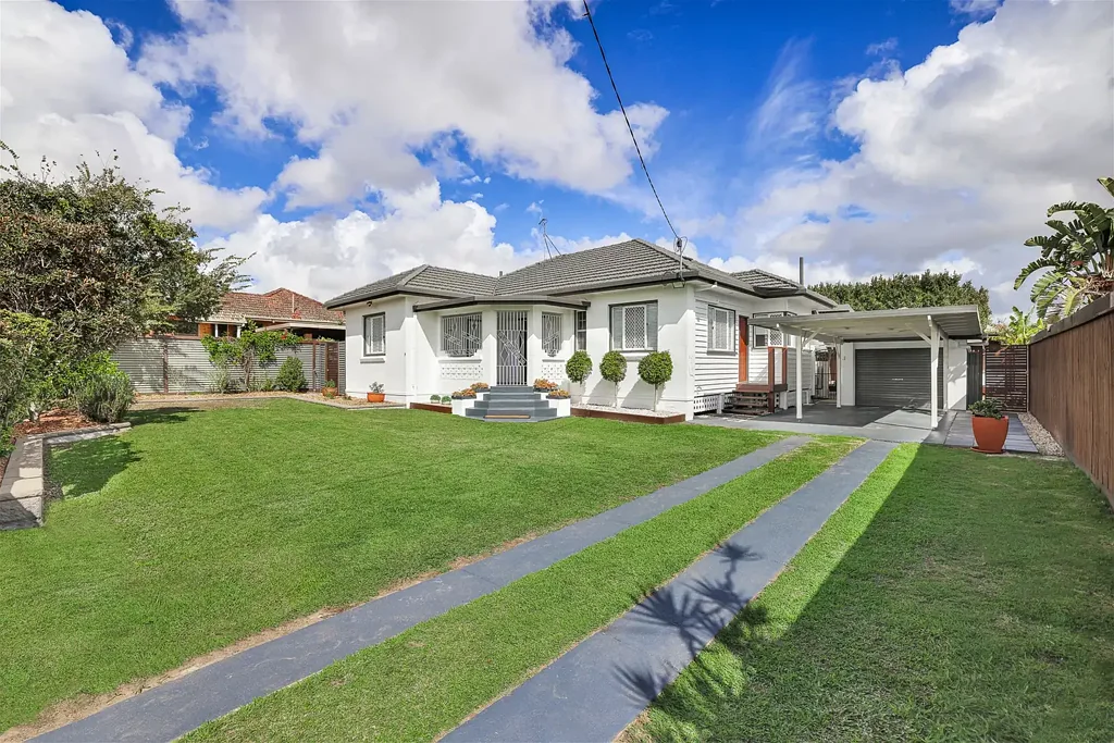 Bundaberg West 4房  Traditional Elegant Charm Meets Refined Modern Luxury | Grand Alfresco & Shed