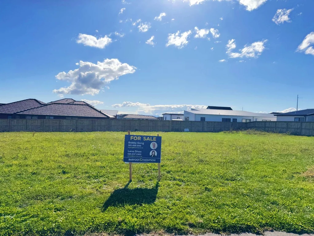 Clarks Beach  483m2 section with issued title