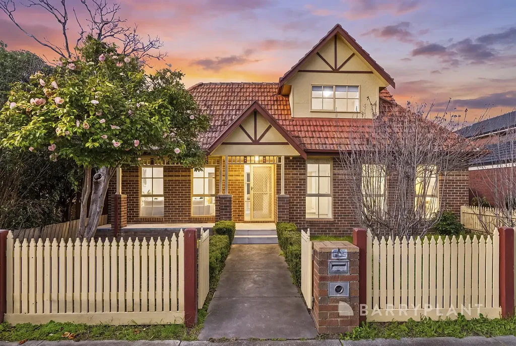 Glen Waverley 4Kwarto Renovated Living in the GW School Zone