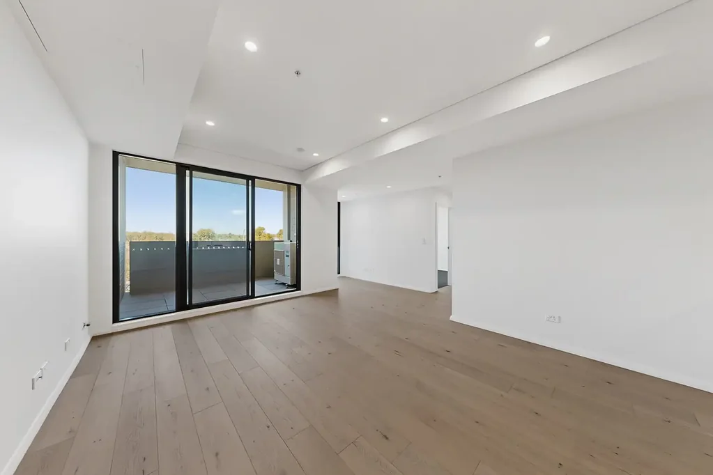 Brand New One Bedroom with Beautiful Open View with Carspace Next to Metro Station