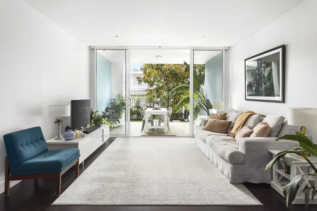 Two bedroom courtyard apartment with convenient living