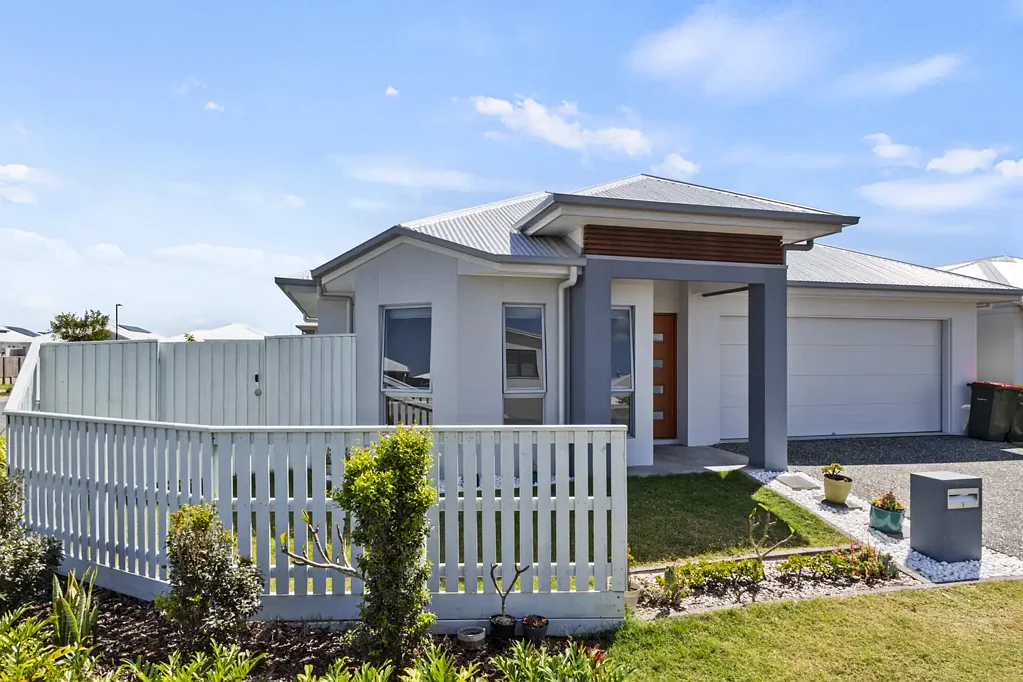 Modern Family Living in the Heart of Banya