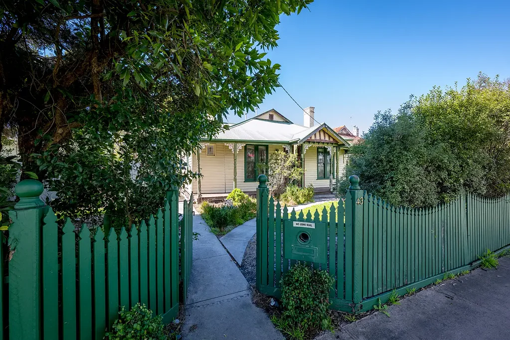 Horsham 4બેડરૂમ Character, Charm and Endless Potential