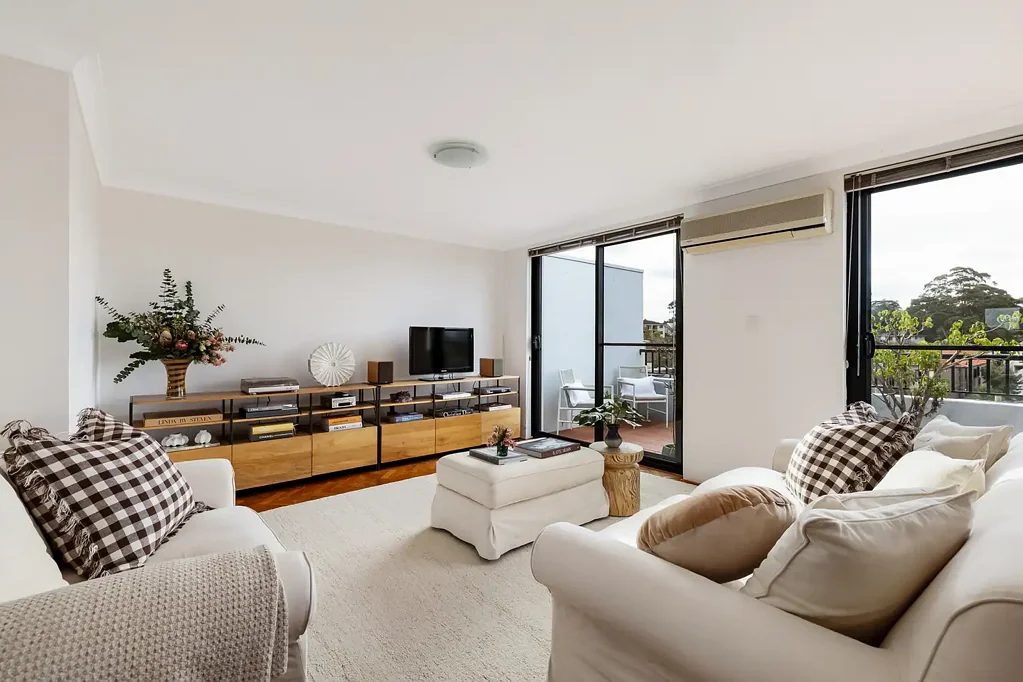 Stanmore 2બેડરૂમ Oversized apartment with dual-balcony design