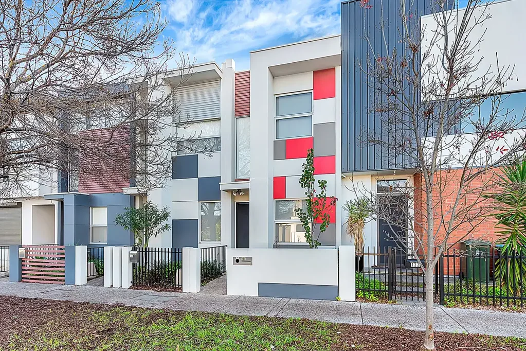Townhouse Living in Convenient Location