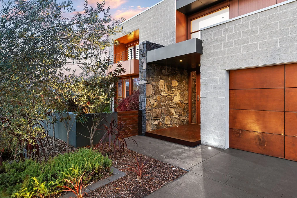 Yarralumla Architectural confidence wrapped in luxury