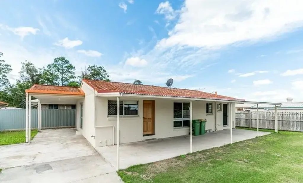 Lowset Family Home in Private Cul-De-Sac - Walk to Parks & Shops