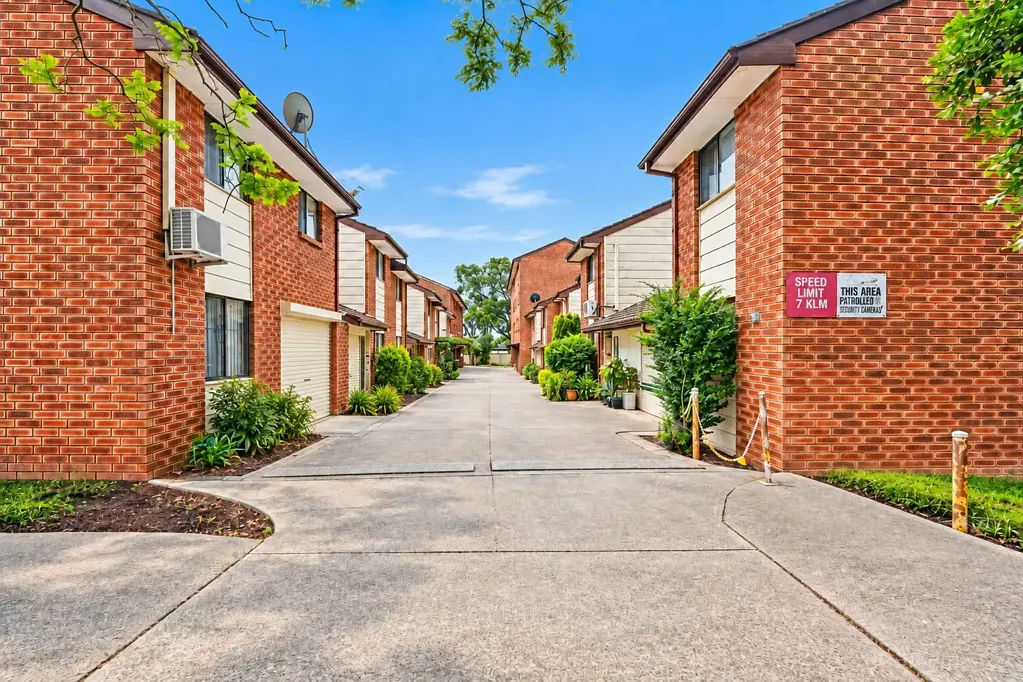 Cabramatta 2कमरा 2nd Floor Full-Brick Two-Bedroom with Study Area, Garage & Storage