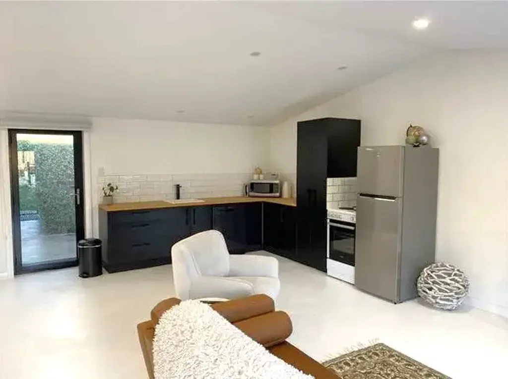 Modern Fully Furnished and Serviced Studio