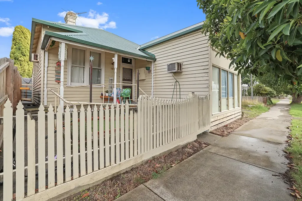 Leongatha 3房  Renovate, invest or develop (STCA)