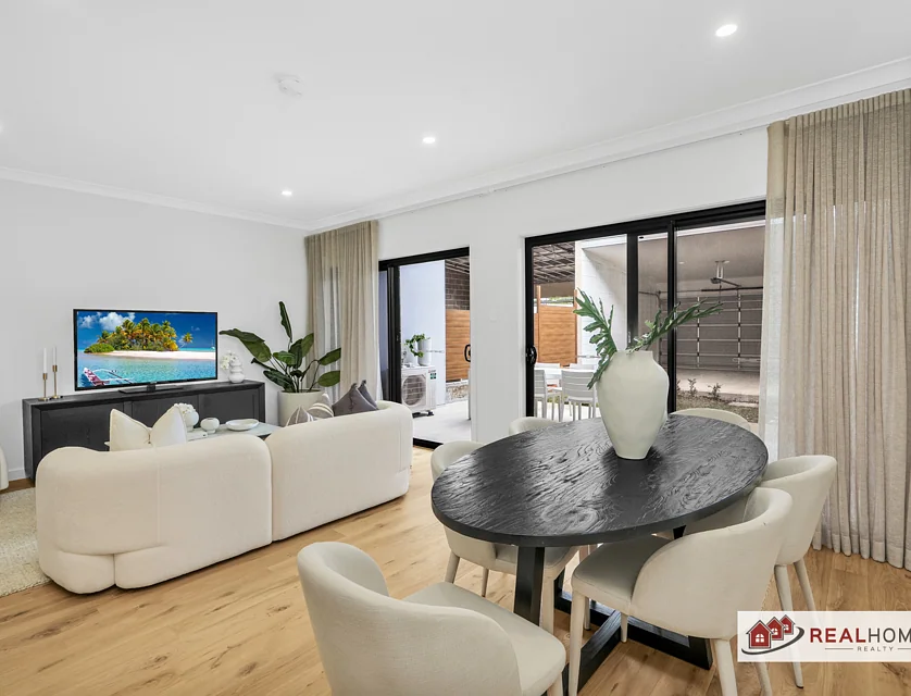 2/62 Bradley St, Glenmore Park, Outer Western Sydney, 4 chambres, 2 salles de bain, Townhouse
