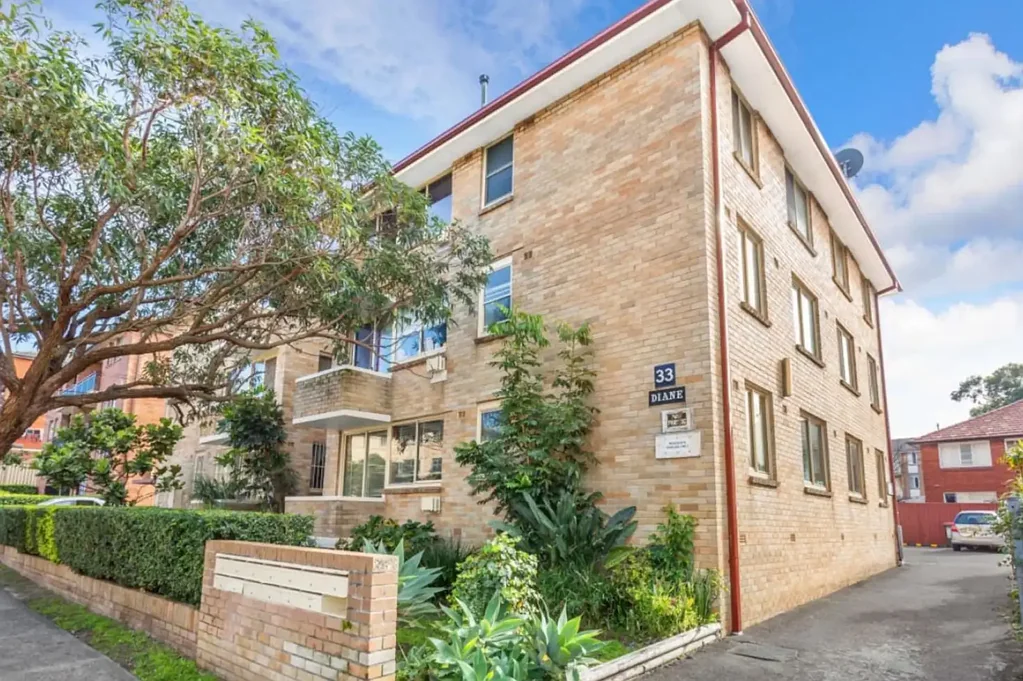Hillsdale 2غرفة نوم Elevated Top-Floor Living with Endless Renovation Potential