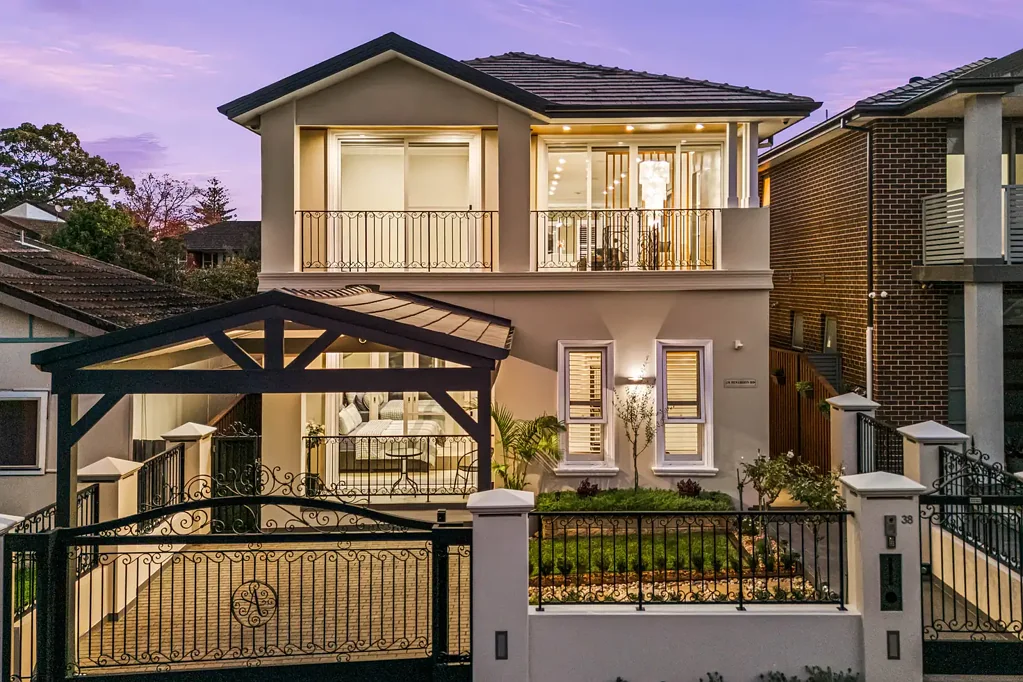 Lakemba 6غرفة نوم Luxurious Entertainer's Retreat on a Premium Parcel