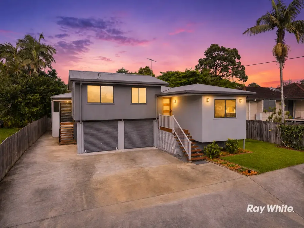 Daisy Hill 6 Bedroom Sizeable Home - Just Like a Brand New House | Dual Living | Fully Fenced & Walk to JPC