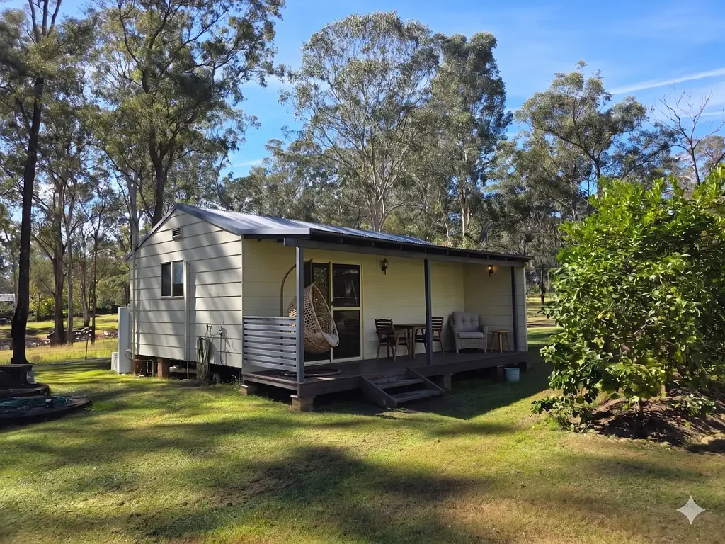 Freestanding Garden Flat in Convenient Semi-Rural Setting
