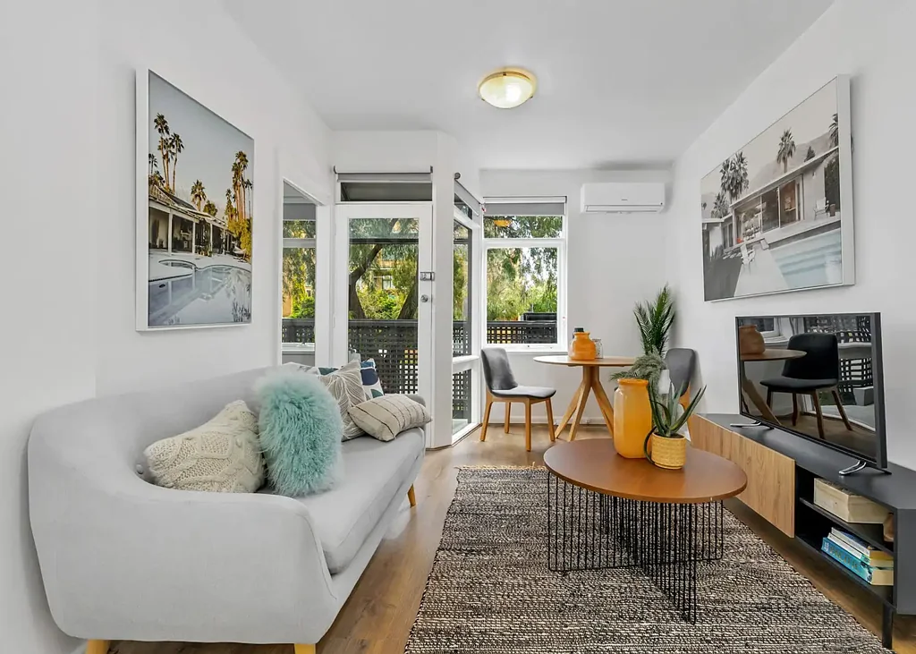 Stylish Ground Floor Apartment with Private Courtyard
