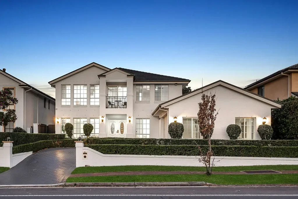 Glenwood 5બેડરૂમ AUCTION ON-SITE Sunday 11th October 12pm (Unless Sold Prior)