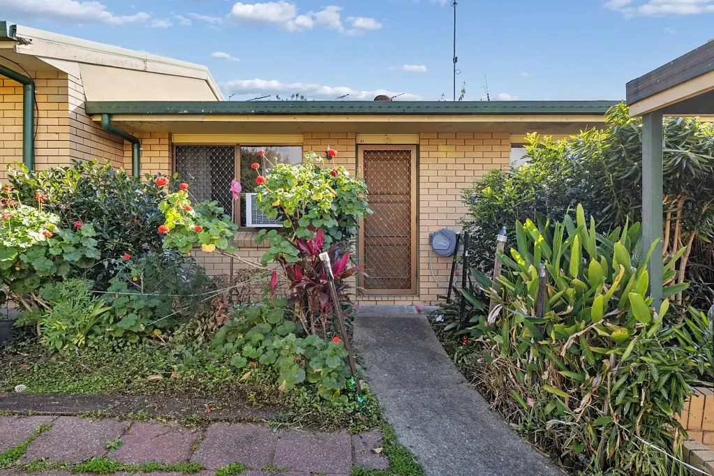 Woodridge 2Phòng ngủ Charming Lowset Unit in the Heart of Woodridge – Low Body Corp, High Appeal!