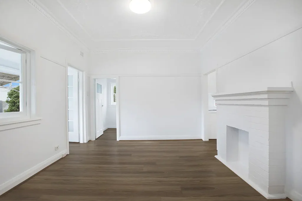 Top-Floor Boutique Apartment with Sunroom