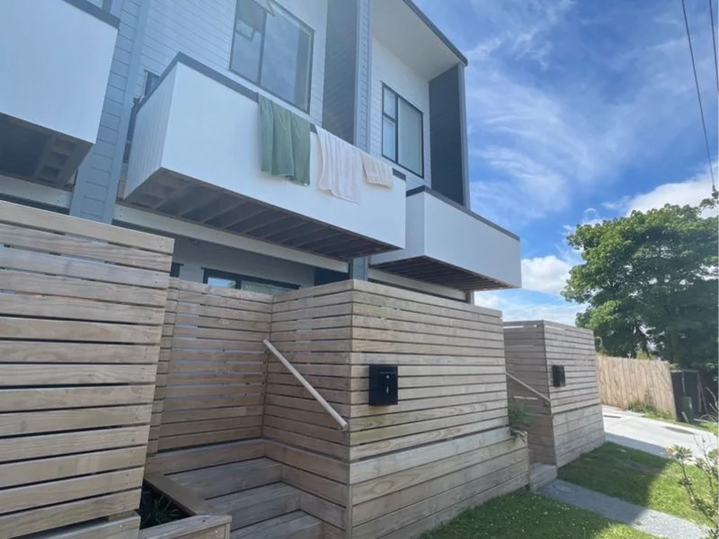MODERN 3 BEDROOM