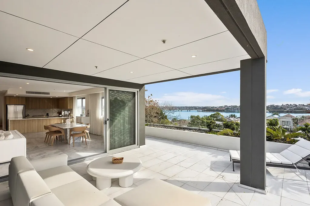 THE PENTHOUSE – Furnished Luxury Living with Iconic City & Water Views